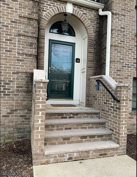 1st image of 34 Bloomfield Ave #34