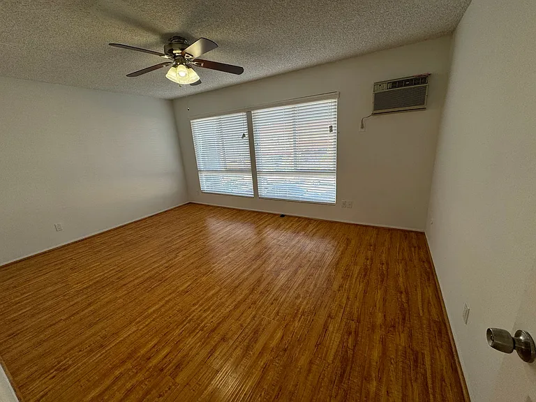 6736 Cleon Ave — Photo 51