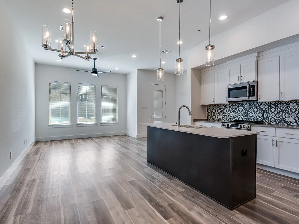 3 bed, 1898 sqft, $2,800 — Photo 3