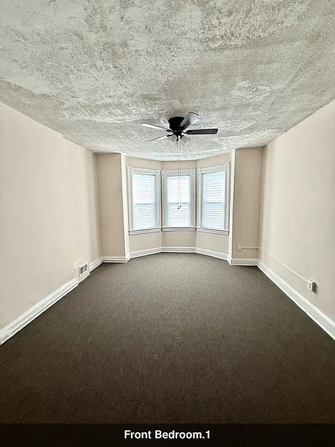 3 bed, 1.5 bath, $1,350 — Photo 3