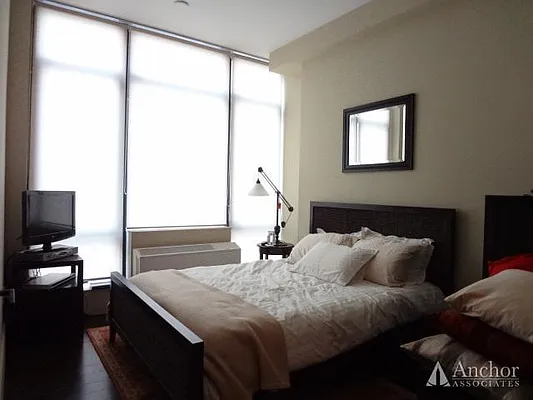 Rented by Anchor Associates | media 17