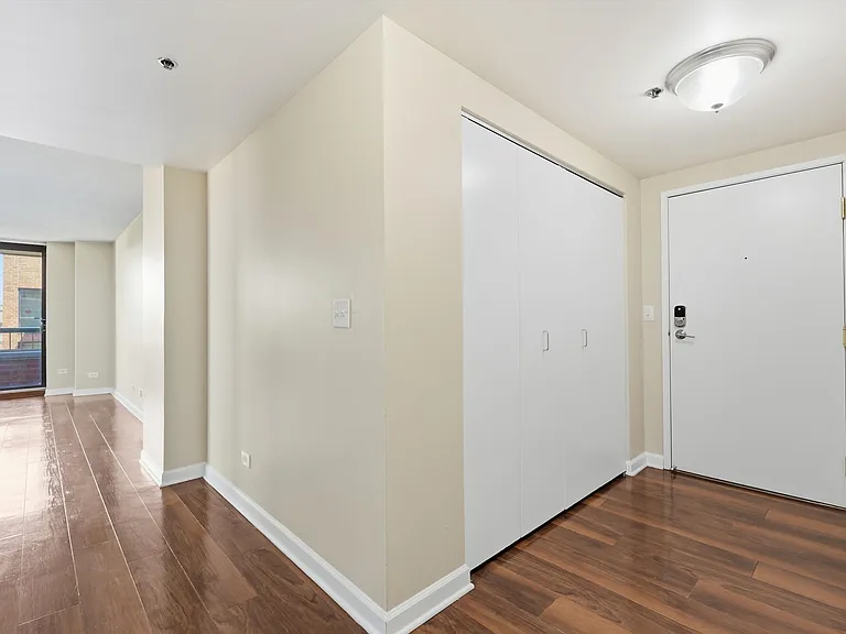 Evanston Place — Photo 46
