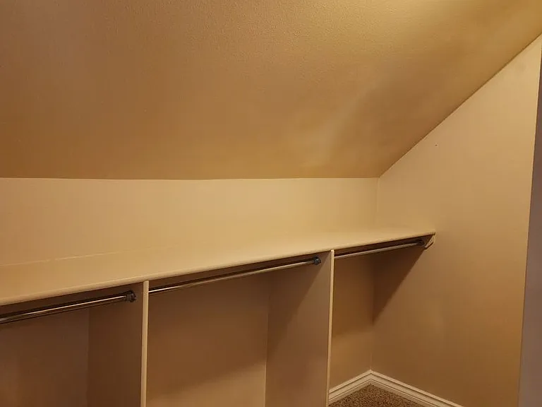 1592 Kingston Way — Photo 32