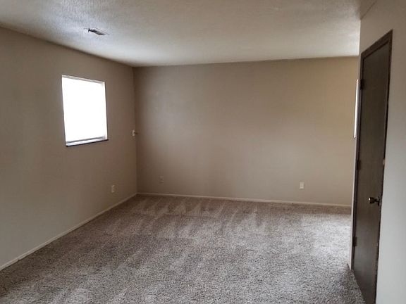 2nd image of 518 E 1st St APT D
