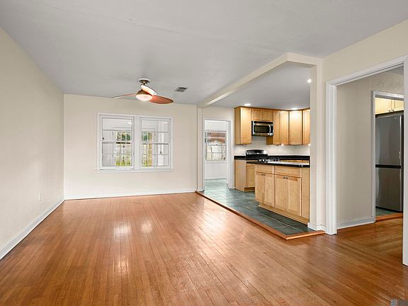 3rd image of 456 Centenary Dr