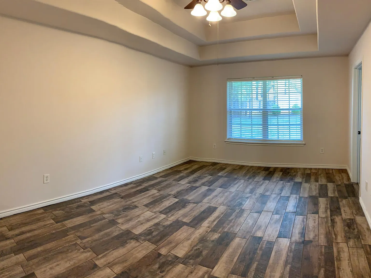 274 Hunters Glen Drive — Photo 2