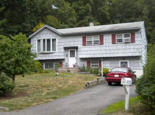 34 Patterson Dr, Oak Ridge, NJ 07438