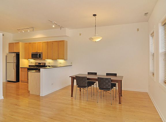 3rd image of 4050 N Lincoln Ave #P-2