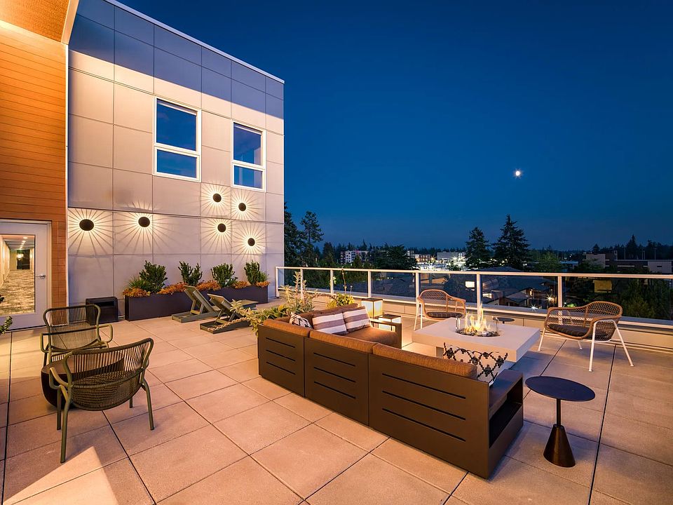 End your day fireside on Modera Shoreline's rooftop terrace, where cozy seating and skyline views set the tone for relaxed Northwest evenings.