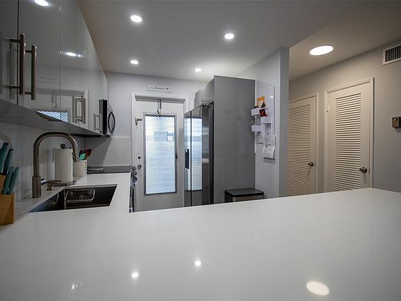 2nd image of 400 SE 10th St #1