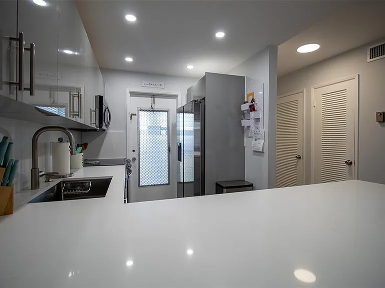 400 SE 10th St #1 — Photo 12