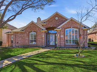 1052 E Seminole Trl, Carrollton, TX 75007