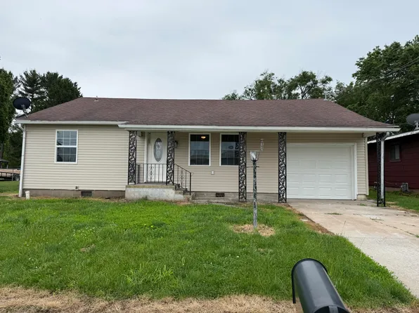 112 W Slater St, Marshall, MO 65340