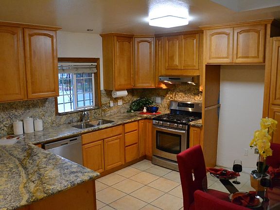 5th image of 296 Doris Ave