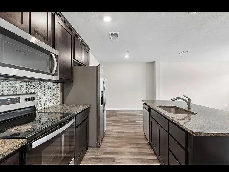 3121 Solana Cir — Photo 15