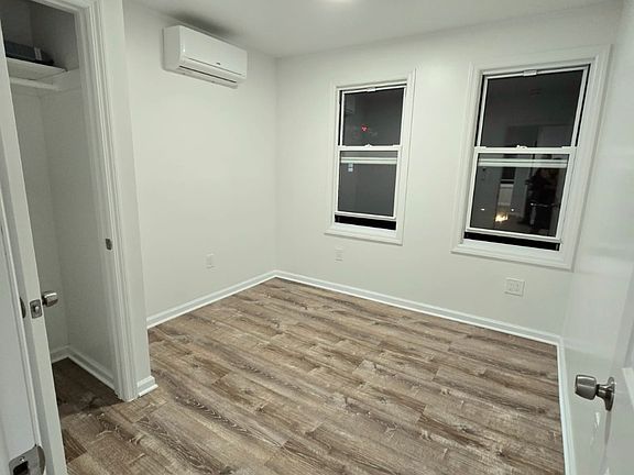 5th image of 2423 Gillmore St Floor 2