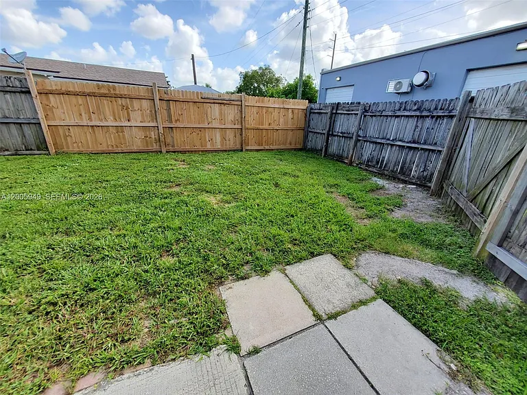 2114 McKinley St #A — Photo 14