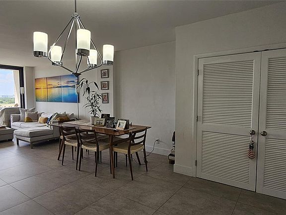 4th image of 90 Edgewater Dr APT 1219
