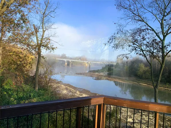 211 Water St, Fenton, MO 63026