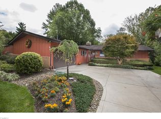 2737 Devon Hill Rd, Rocky River, OH 44116