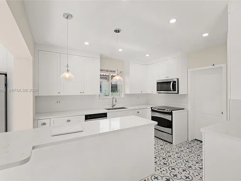 5614 San Vicente St — Photo 7