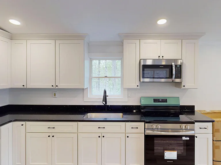 101 Arbutus Ct — Photo 13