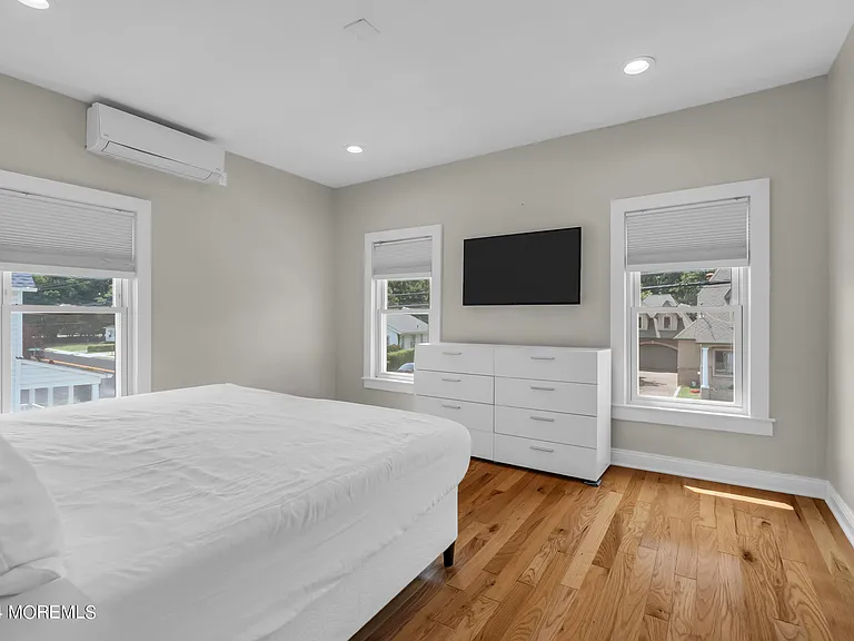 325 Roosevelt Ave — Photo 25