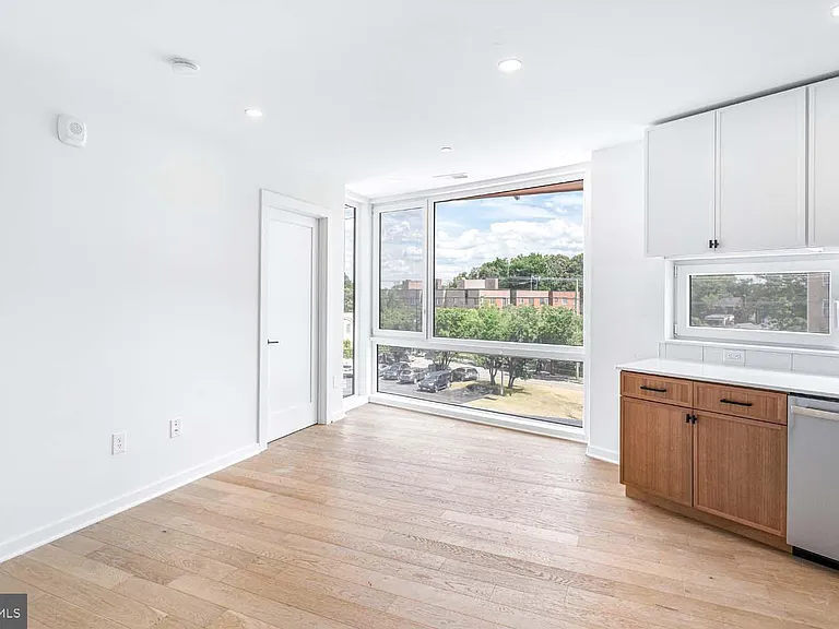 1522 Rhode Ave NE #202 — Photo 3
