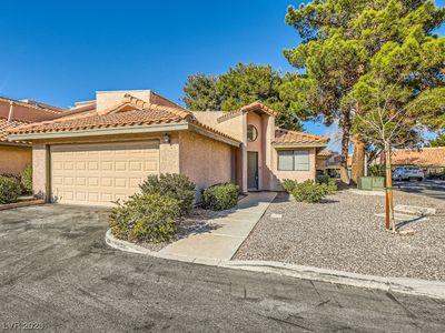 2740 Laguna Shores Ln, Las Vegas, NV, 89121