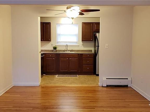 3rd image of 3 Colonial Dr APT B