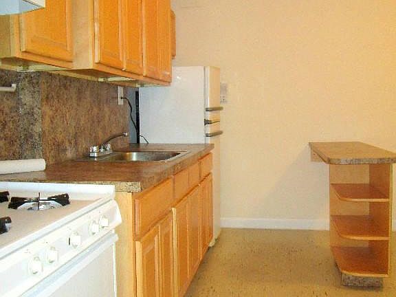 4th image of 15 Seaman Ave APT 2F
