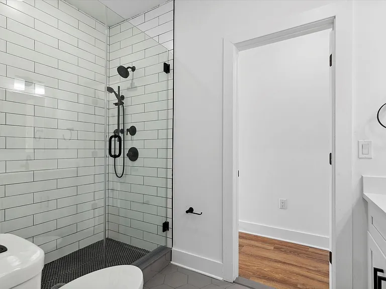 85 E Sharpnack St — Photo 9