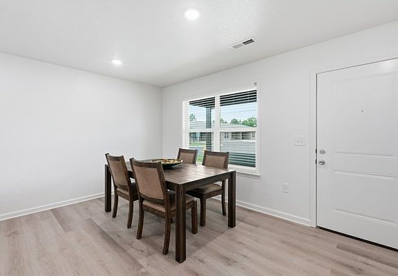 3rd image of 20 Whites Ln