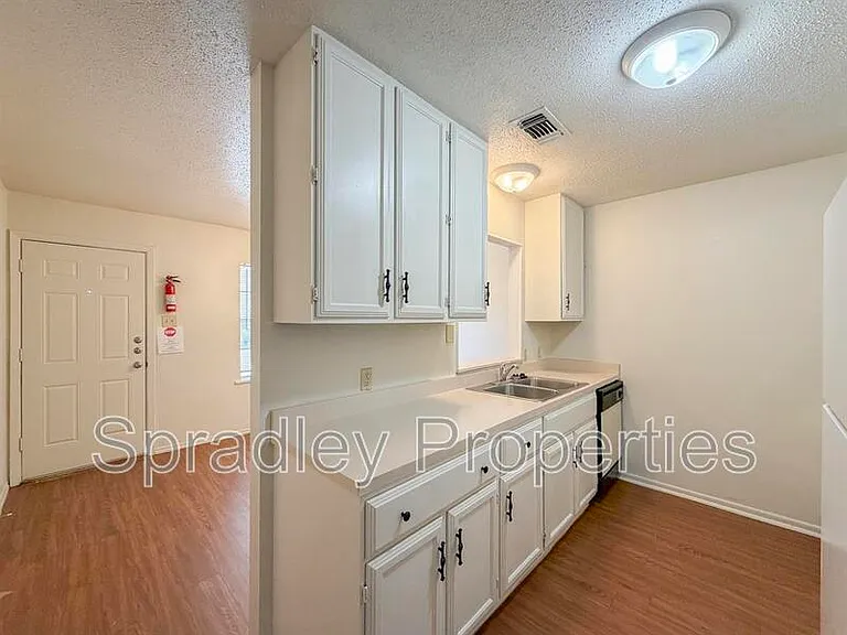 3705A Ivanhoe Dr — Photo 4