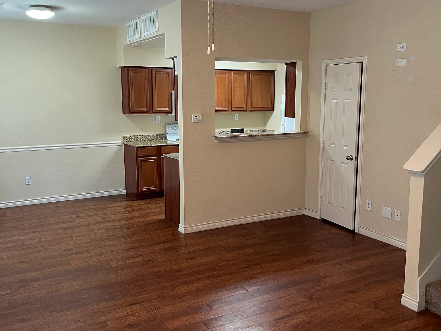 2 bed, 2.5 bath, 1067 sqft, $1,095 — Photo 2