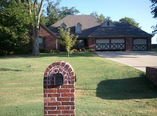 8523 E Amber Dr, Claremore, OK 74019