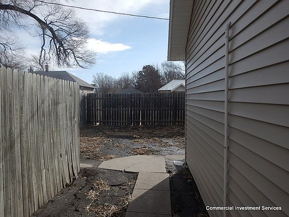 4th image of 1016 N Willow St