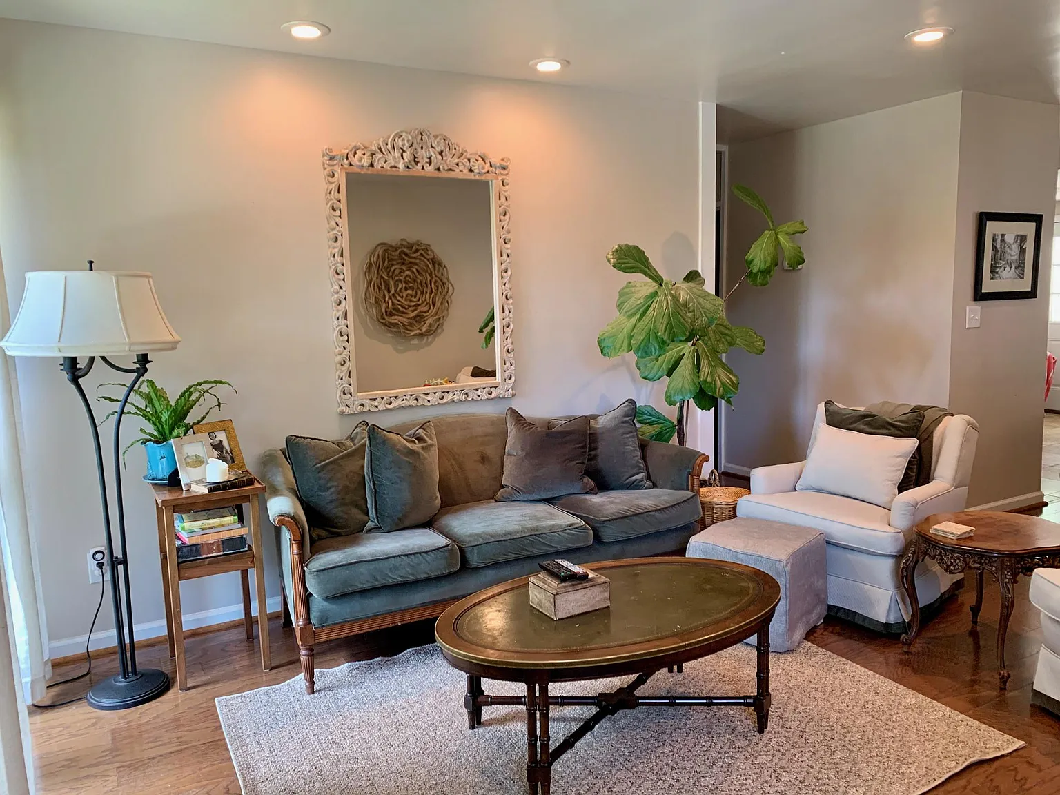3 bed, 1.5 bath, 1040 sqft, $2,500 — Photo 2