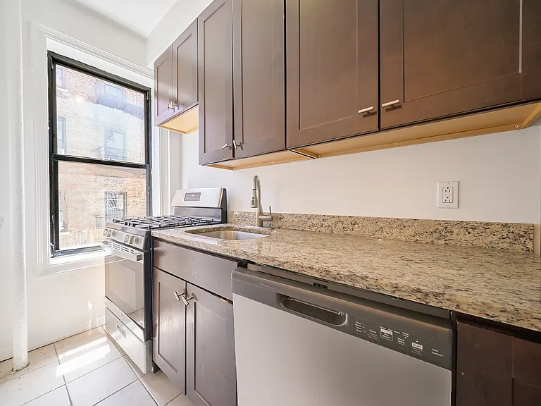121 Seaman Ave #4C — Photo 7
