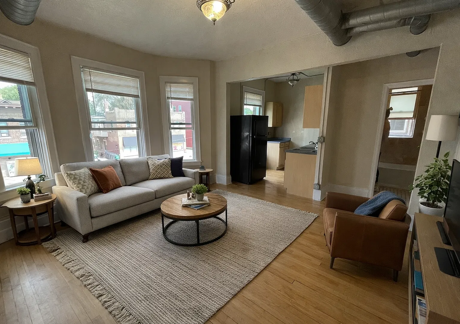 806 4th St SE — Photo 3