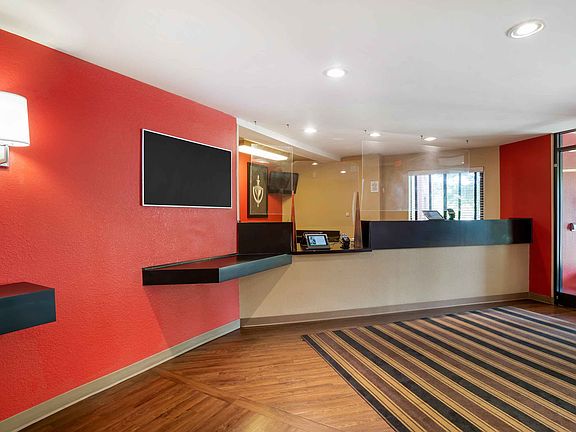 Lobby and Guest Check-in