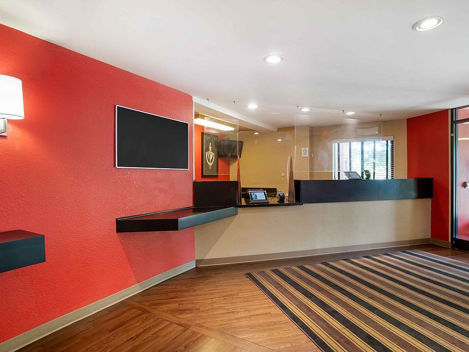 Lobby and Guest Check-in