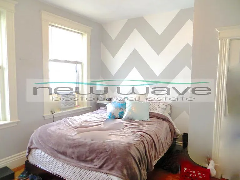 32 Queensberry St #12 — Photo 8