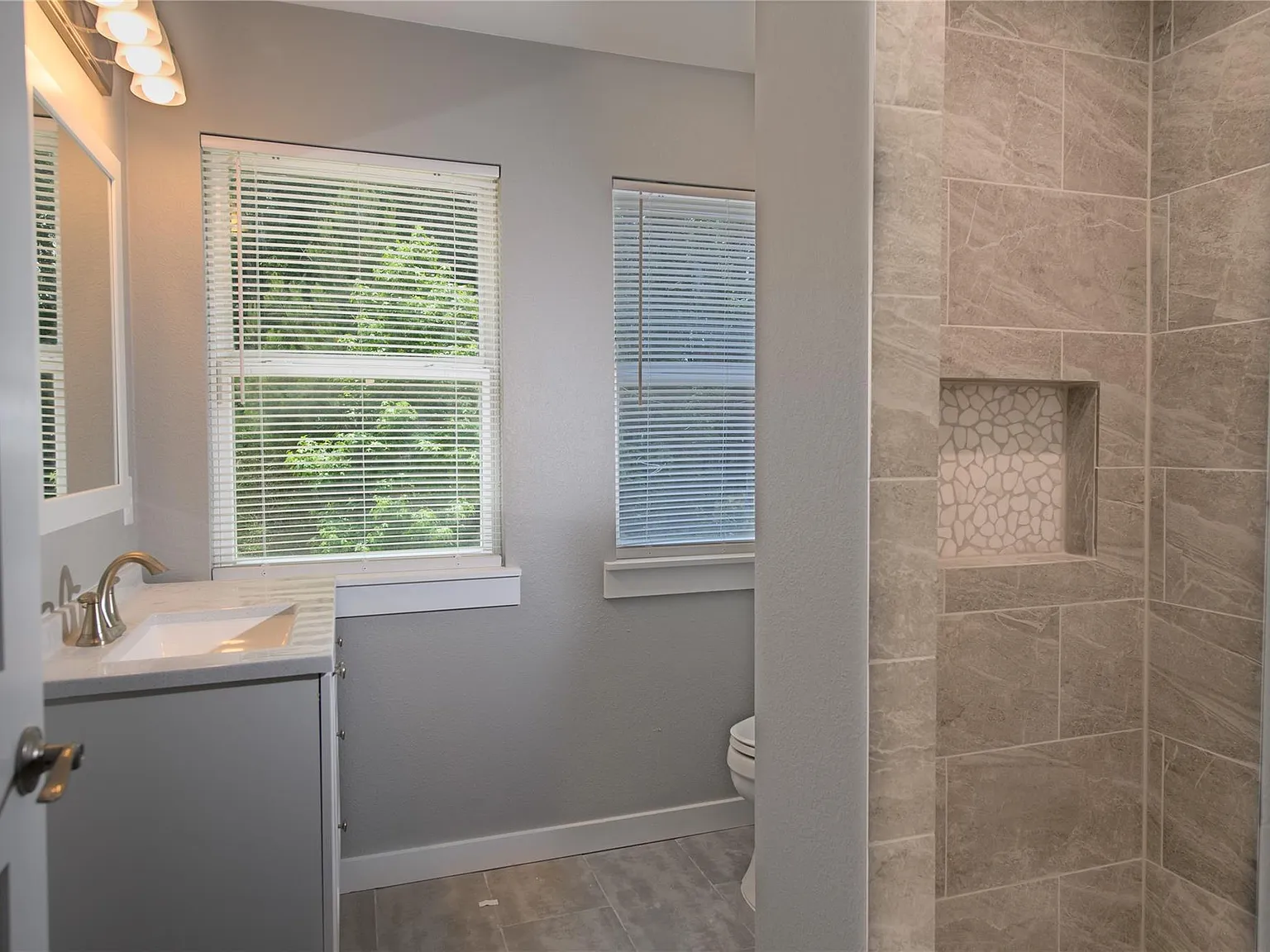 1 bed, 1.0 bath, 490 sqft, $900 — Photo 3