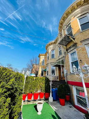 Rented by Pear NYC LLC | media 17