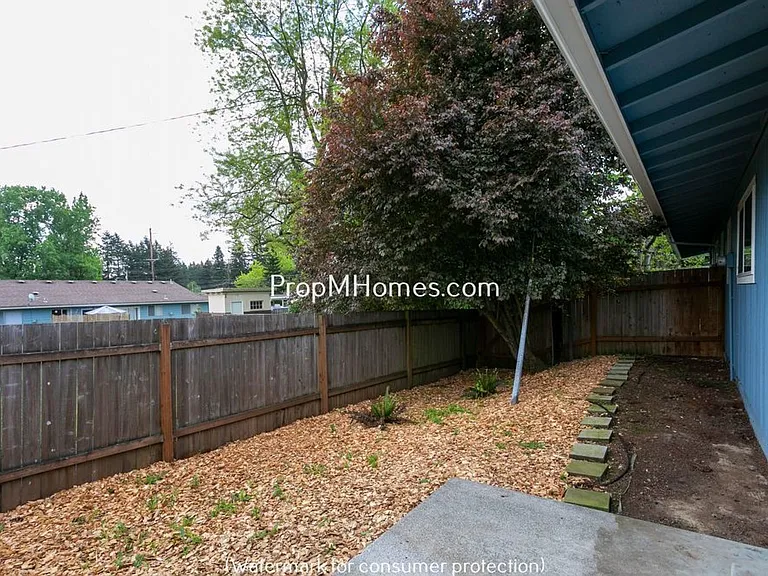 15535 NE Glisan St #1 — Photo 15