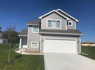 302 SW Murffys Run Ct, Ankeny, IA 50023
