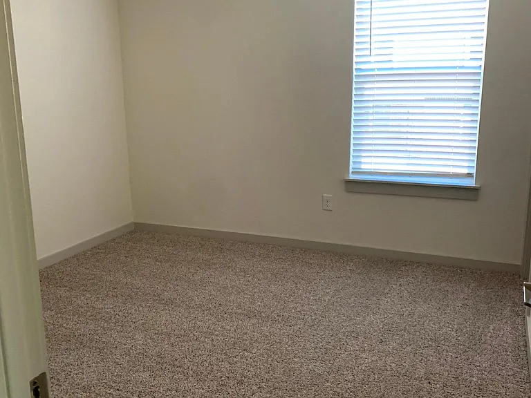 1812 Bonham Ln — Photo 16