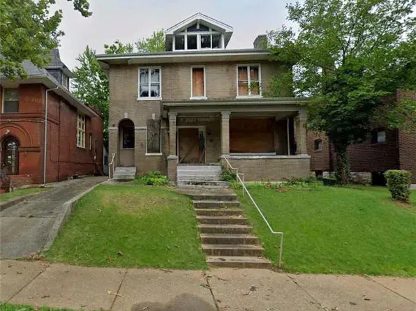 4 Lewis Pl, Saint Louis, MO 63113