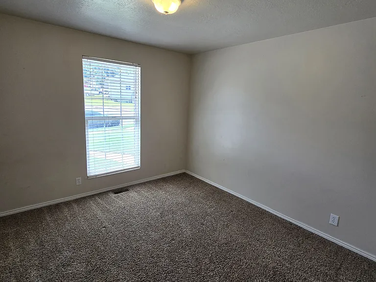 3062 S 150 E — Photo 26